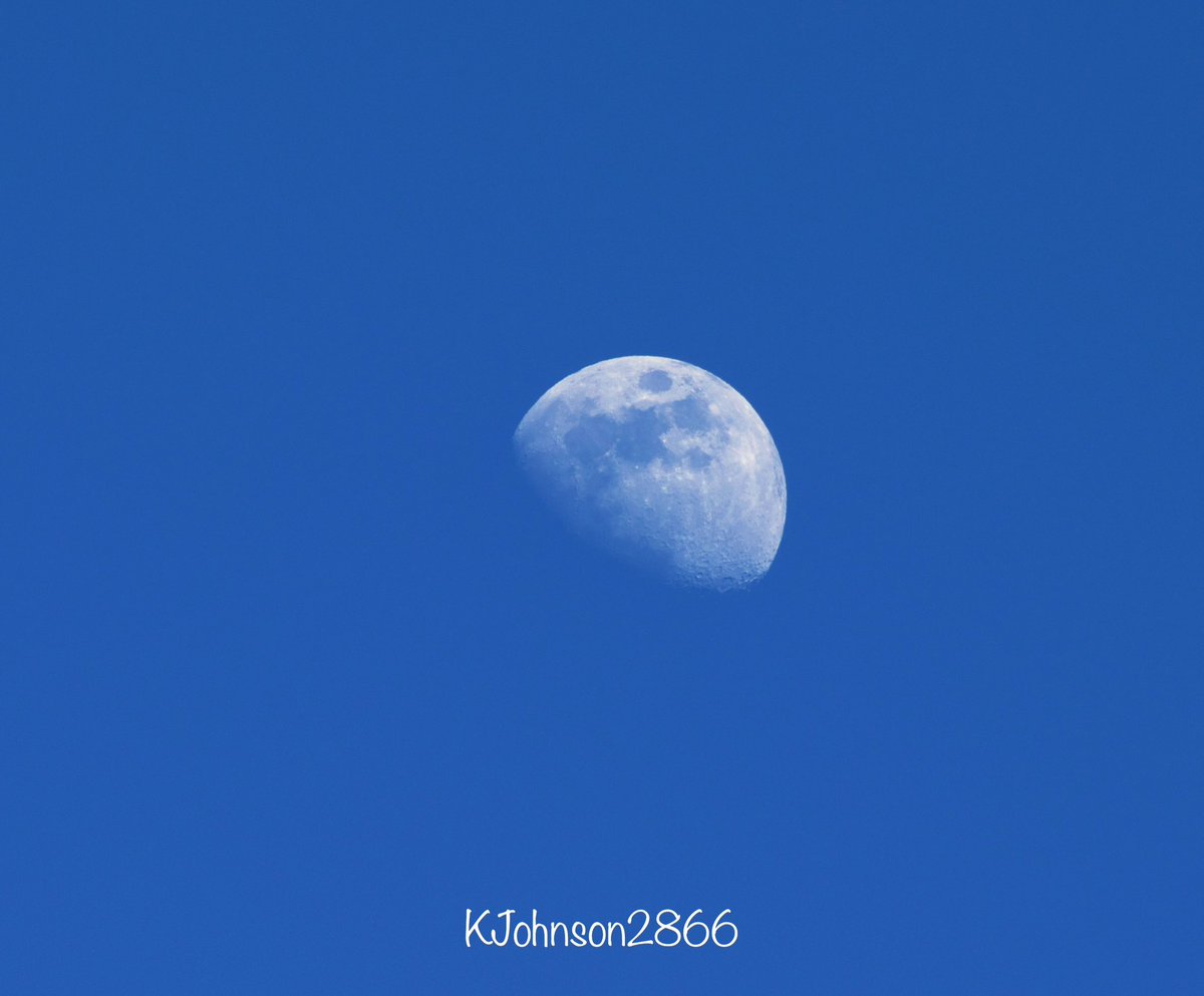 My #moon at 4pm #nikond3200