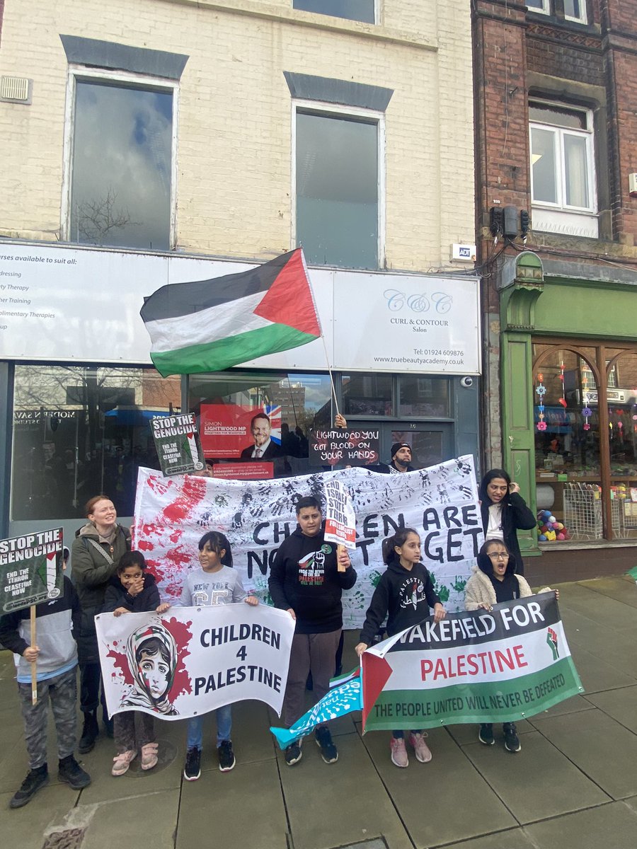 _aniakhan's tweet photo. Simon light wood shame on you @WakeExpress @BBCLookNorth @UKLabour @simonlightwood #childrennotatarget #BloodOnYourHands #ShameOnYou #NoCeasefireNoVote #FreePalestine https://t.co/JysLWMy8VY