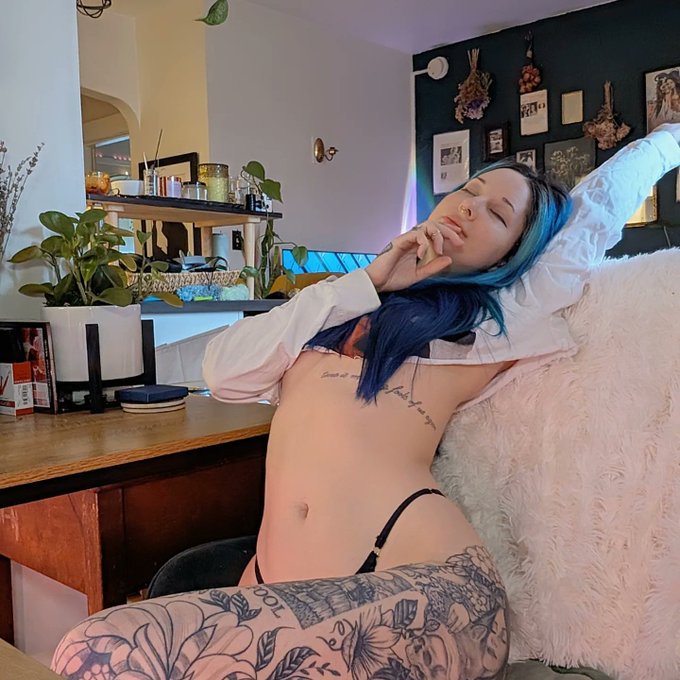 are you remembering to  s t r e c h ･ﾟﾟ･｡ https://t.co/riuj8DhrXC