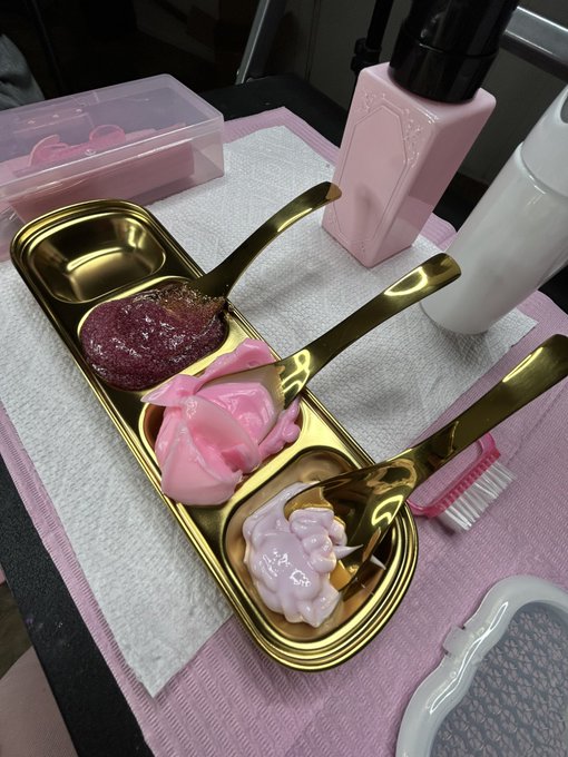 Excuse you!! I&rsquo;m not playing when it comes to my pedicure and nail services!   This set up looks so pretty
