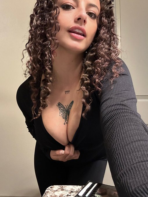 My curls aren&rsquo;t the only thing bouncy 🤭 https://t.co/oLZzoWLgCm
