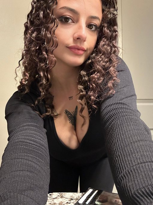 My curls aren&rsquo;t the only thing bouncy 🤭 https://t.co/oLZzoWLgCm