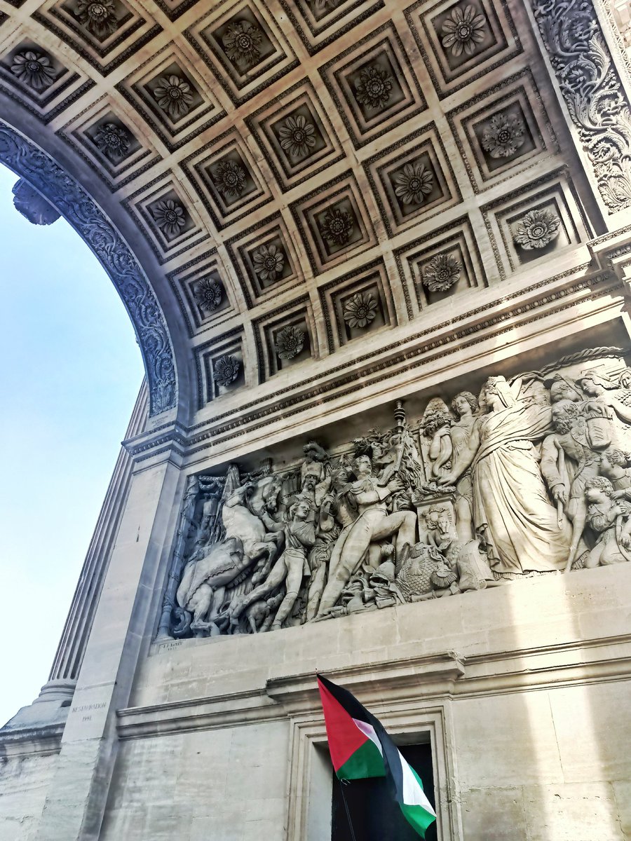 Marseille est avec la Palestine.
#FreePalestine  #Marseille  #journéedesmartyrs #porteDAix