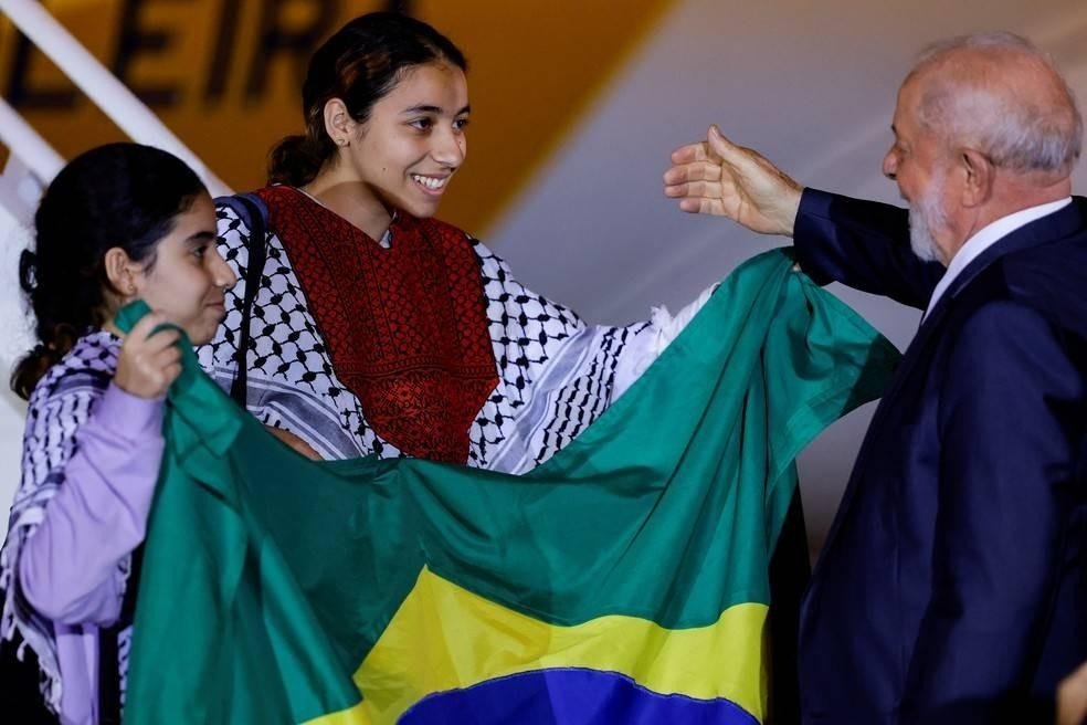 🇵🇸 O Presidente <a href="/LulaOficial/">Lula</a> está correto em seu posicionamento sobre a situação da Palestina.

Condenou os ataques do Hamas e denunciou o que Israel está fazendo em Gaza, durante coletiva de imprensa na Etiópia, em meio a uma série de visitas oficiais ao continente Africano.