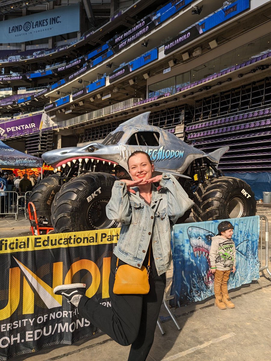 ItsJenMitchell's tweet image. Just a Brit getting the full American experience #monsterjam