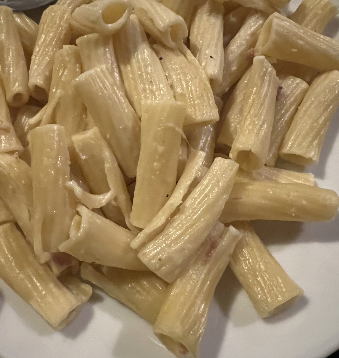 I dusted off my twitter log in just for you <a href="/cocodimama_uk/">Coco di Mama</a>.

This is the Ham Hock and Pancetta Carbonara i received tonight.

It’s just plain Rigatoni pasta.

To add insult to injury it arrived cold too.