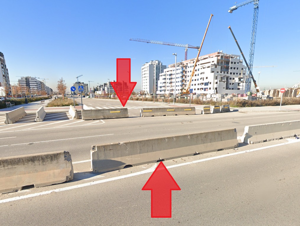 dabyzes's tweet photo. @AVElCanaveral @AVJxElCanaveral Abrir la M45 (Av. Miguel Delibes) y no quitar las barricadas de cemento, no tiene sentido para el SUR de #ElCañaveral. Seguiremos colapsando la salida por Av. Blas de Lezo cada mañana #ElBarrioAbandonado #Chapuzas https://t.co/T79qWcYNBa