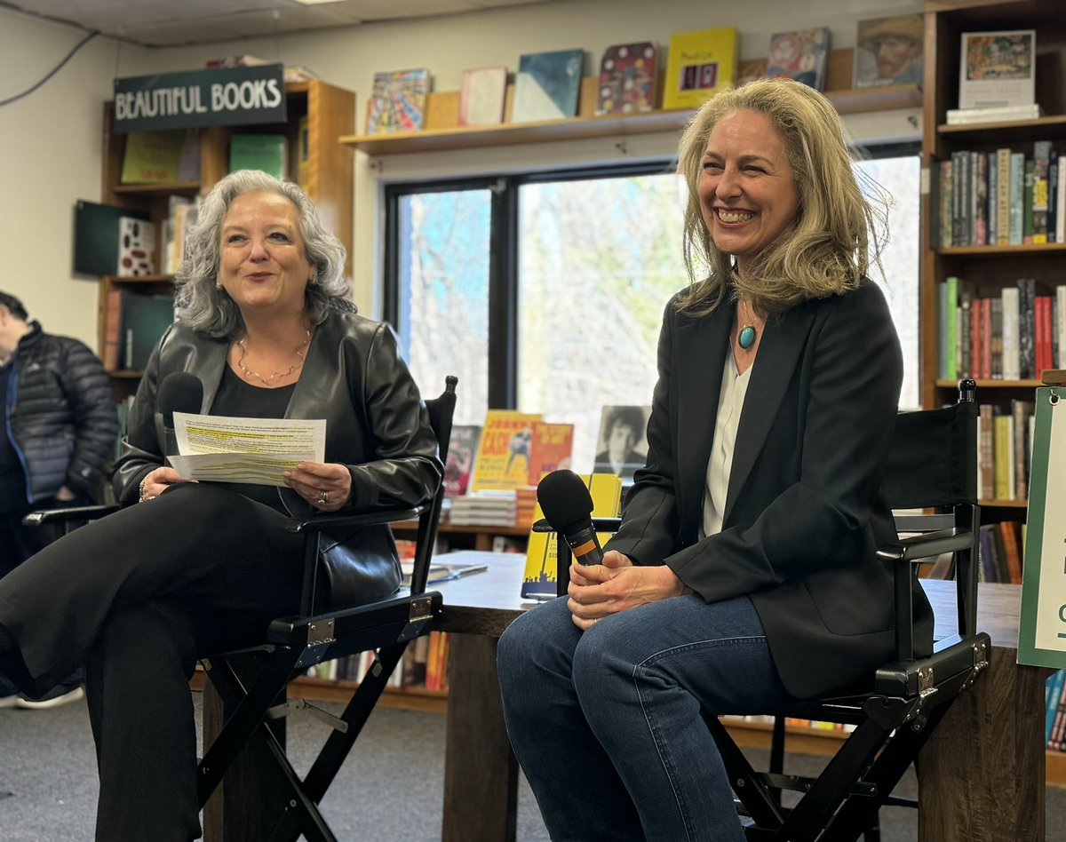 It was standing room only today to see @SusannahFox interviewed by @HelenBurstin at the book launch event for Rebel Health! Our #WeAreNotWaiting movement & #LongCovid are among many stories she tells of #patient communities hacking & creating the solutions we need! #diabetes #T1D