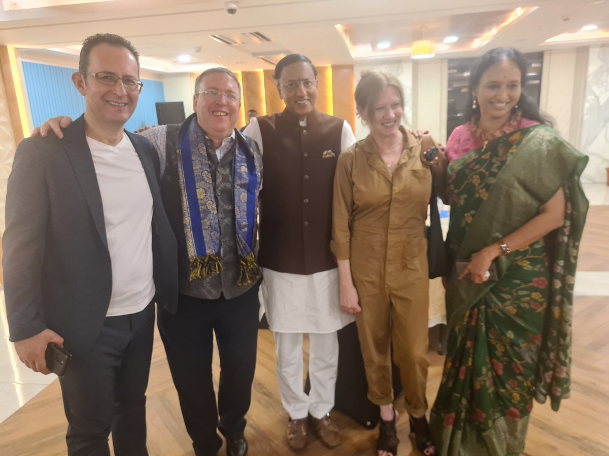 Thanks so much <a href="/RRPillarisetti/">Raghu Ram Pillarisetti OBE</a> for helping me reconnect with so many amazing friends in one evening.  

And a chance to also meet my 🇺🇸 counterpart &amp; exchange notes on our overlapping jurisdiction of Odisha.

Truly wonderful!