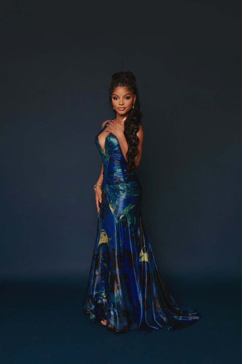 HalleBailey's tweet photo. thank you pcas for a beautiful night !! 🧜🏽‍♀️🌊🐠 https://t.co/qMDPVOHcZV