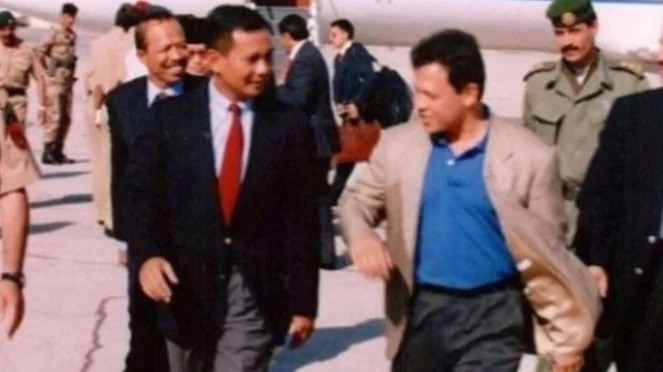 yossrsro's tweet photo. Keduanya memulai pertemanan erat saat masih menimba ilmu di Fort Benning, salah satu lembaga pendidikan pasukan khusus militer terbaik di dunia yang berlokasi di Amerika Serikat. 

#Prabowo https://t.co/BoB9vKbaaQ