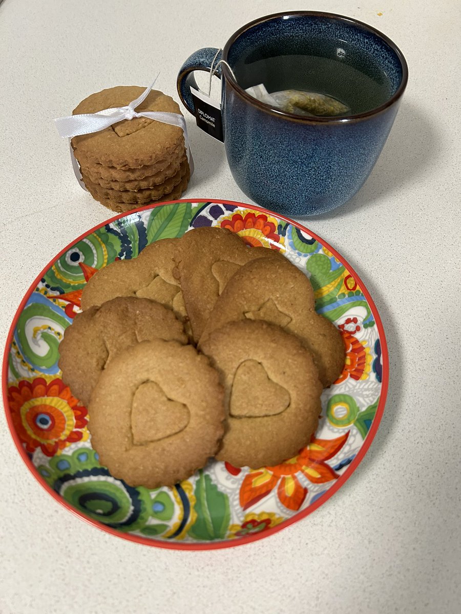 NajmehAlyasin's tweet photo. Today, I baked Scottish biscuits (digestives) and subjected them to dunking test! 

#baking #digestives #Scottishbiscuits https://t.co/re00WBCkwh