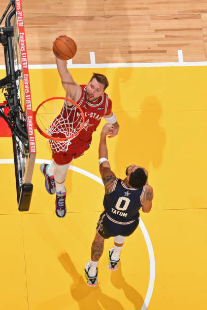 LMB7nnedAg7in's tweet image. Tatum #Posterized