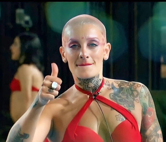 adjetivoss's tweet photo. EL FANDOM DE FURIA SE GASTÓ CASI UN PALO PARA SALVAR A LA PELADA, ESTO ES CINEEEE, EL MEJOR FANDOM DE GH Y LES TOCA SOPORTAR CARIÑOS 💋 #GranFuria https://t.co/WTtWWONmEu