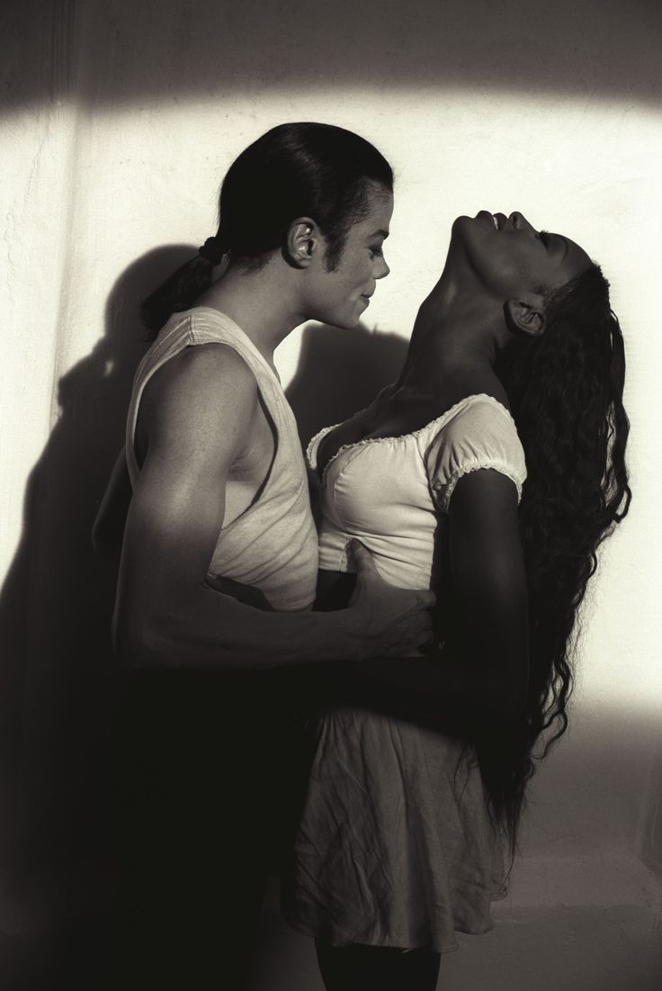 SpliffTheDon's tweet photo. Elsa Majimbo definitely don't know the first law of power someone hand her the book
"Never outshine the master,even in conversation"
#MrCallItHowItIs
#ElsaMajimbo
#NaomiCampbell https://t.co/KnKX1OgT4e
