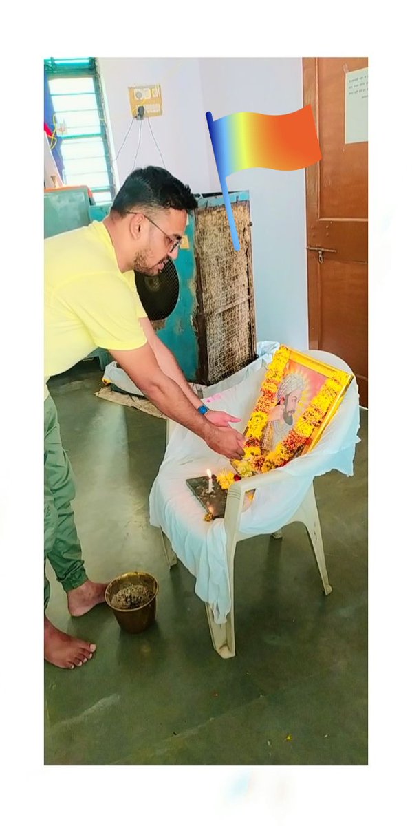 पेटून उठले पुन्हा इथला प्रत्येक #मुरारबाजी
निरखून बघ जरासा तूही रक्तातला #शिवाजी..
-#बेधुंदकार

कुळवाळी भूषण, जाणता राजा #छत्रपती शिवाजी महाराज जयंतीच्या हार्दिक शुभेच्छा...💐🎂👏🏻🙏🏻