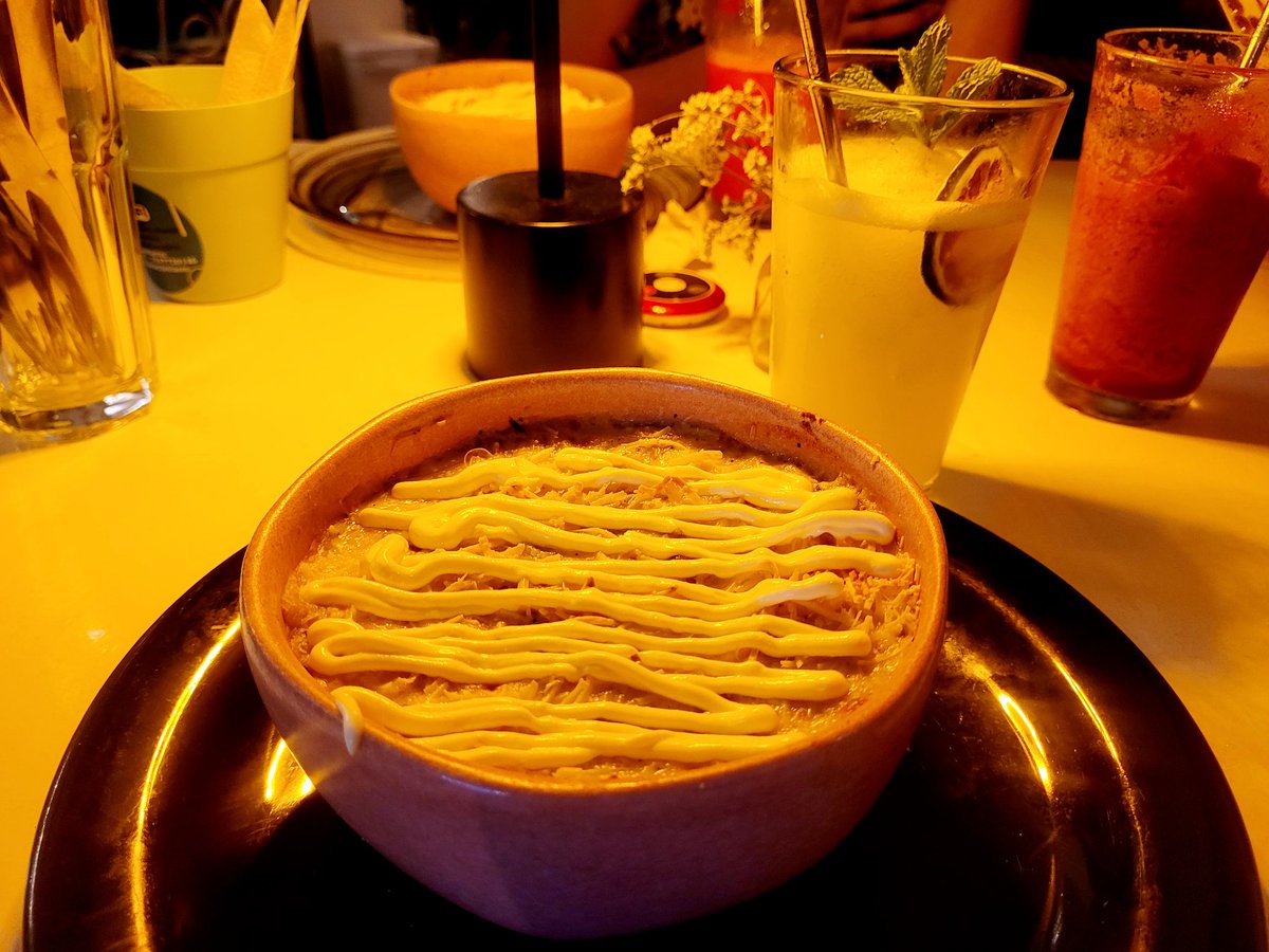 tatfor24's tweet photo. Yo siempre pidiendo pescado con arroz con coco y resulta que existía  el  cayeye 🤤 Y este en @LaMuzzeria uffffff!!! #paradaobligatoria https://t.co/v5tdcrsHJm