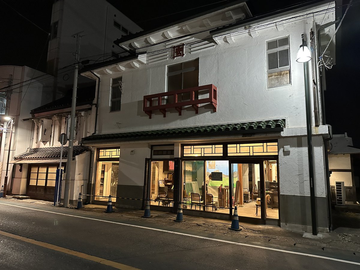 Ambiente_GOLF_'s tweet photo. Ambiente GOLF工房の試打室に電気がつくようになりました…

これで暗くなってからでもフィッティングやレッスンその他などに使用する事が出来るようになりました…

クラブのメンテナンス・グリップ交換なども承ります…

#千葉県 #木更津市中央 #ゴルフ工房 #試打室 #蔵 #面白いかも https://t.co/FpKB7kBwic