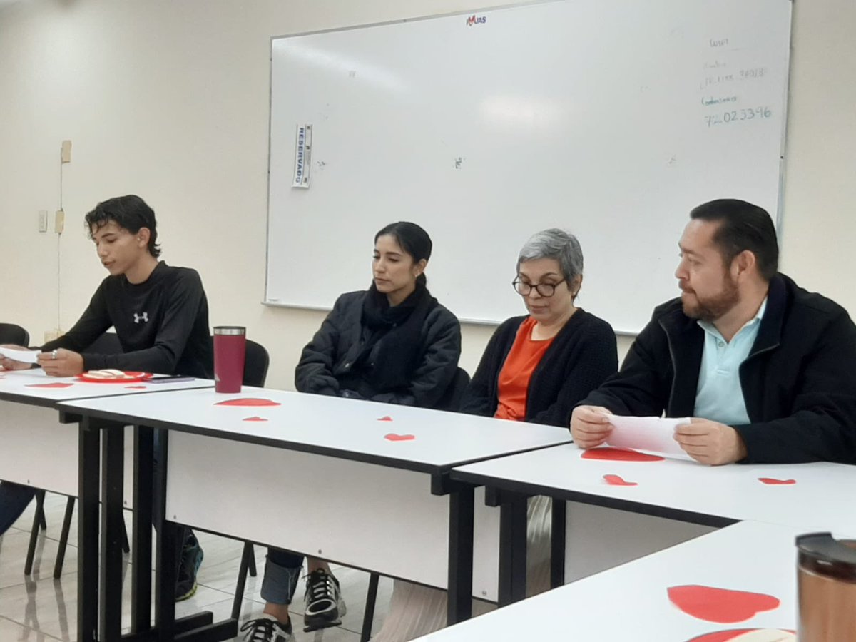 Uasvirtual_'s tweet photo. En el marco de la semana de la Amistad se llevó a cabo la "Lectura de poemas", por parte de estudiantes y docentes del Bachillerato Virtual, enmarcada en la Semana de la Amistad. 💛✨🦅

#SomosGrandesSomosUAS #uasvirtual #Sinaloa #SursumVersus #cln https://t.co/PswaDJC1JC