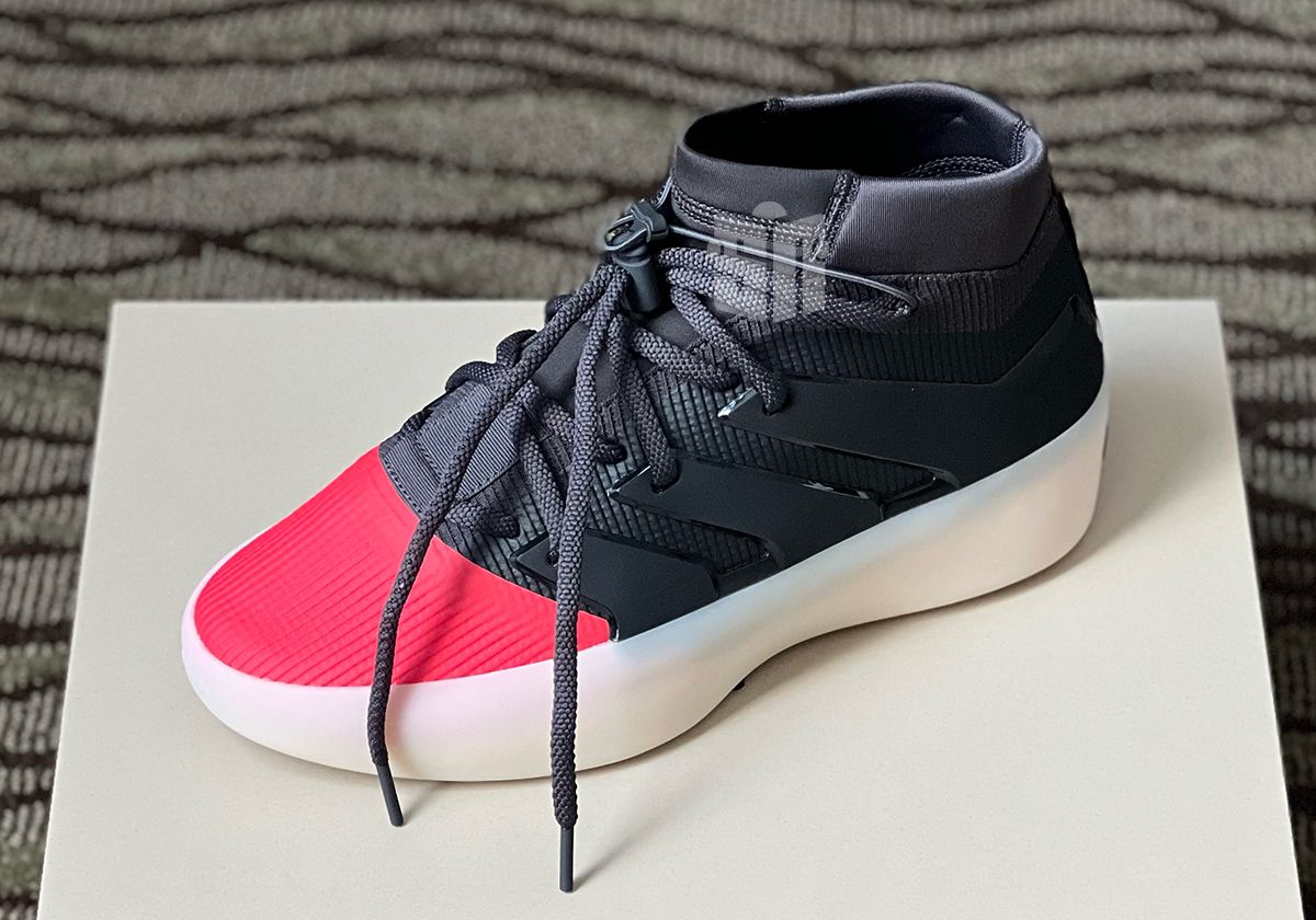 SneakerNews's tweet photo. Exclusive: Fear Of God Athletics adidas Basketball 1 "Indiana" 🏀 https://t.co/5g1GkDywa2