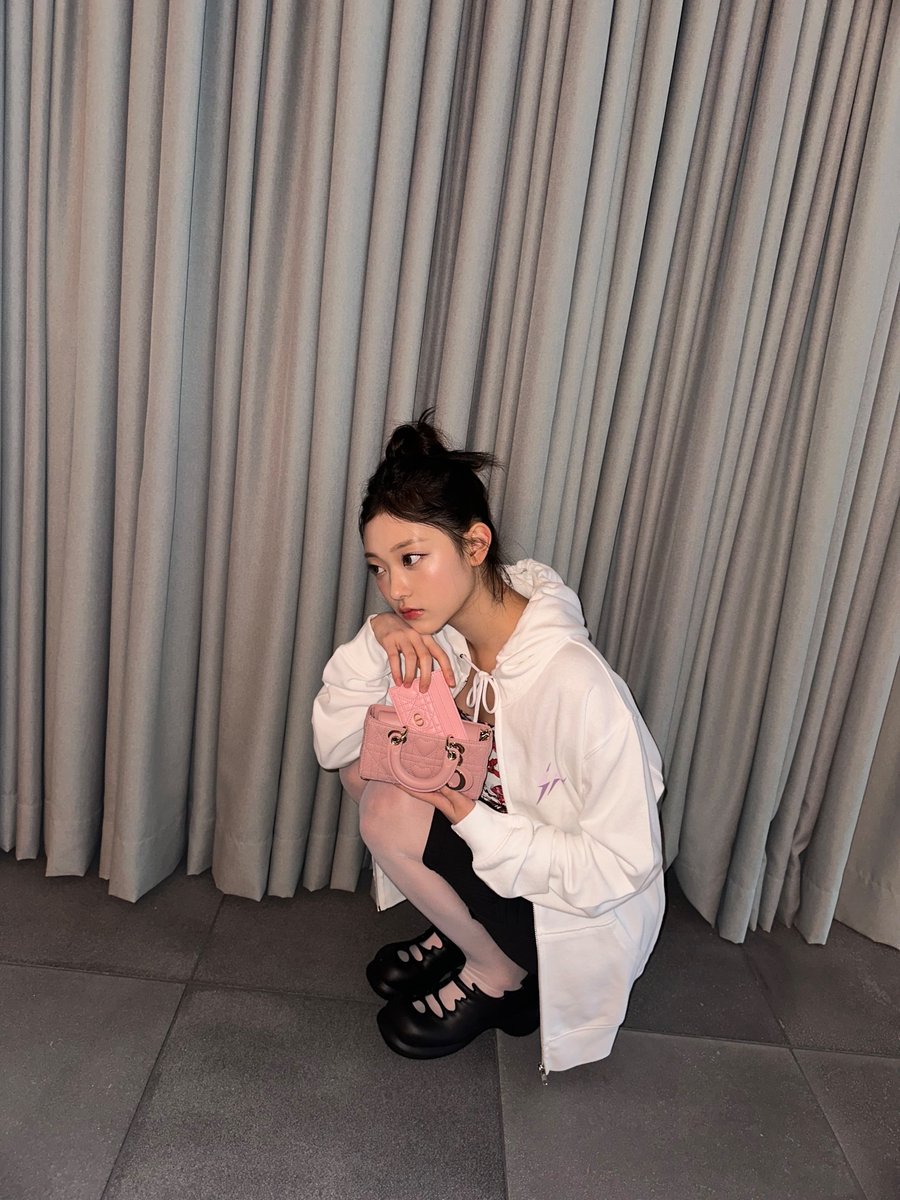 NewJeans_ADOR's tweet image. 👛

#광고 #Dior @Dior
#NewJeans #뉴진스 #HAERIN #해린