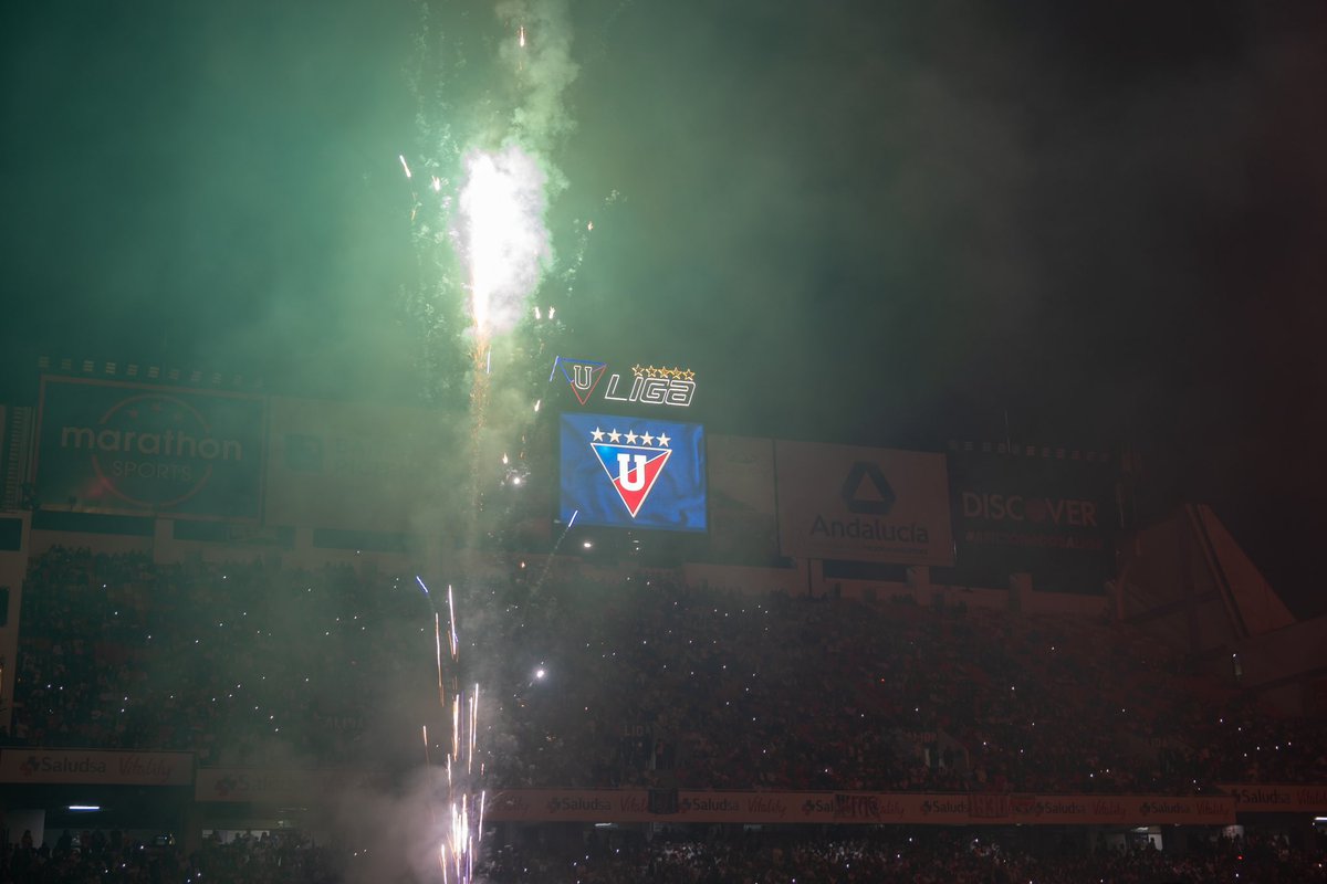 profebeccaec's tweet photo. Hoy empiezo mi camino hacia el más grande reto de mi carrera futbolística. El objetivo está claro y no pienso regresar sin dar la vida por alcanzarlo. ⚪️🔴
Chavales, soy un liguista más 🏆 a por la copa! #Recopa2024 https://t.co/Yi5OUj8vsc