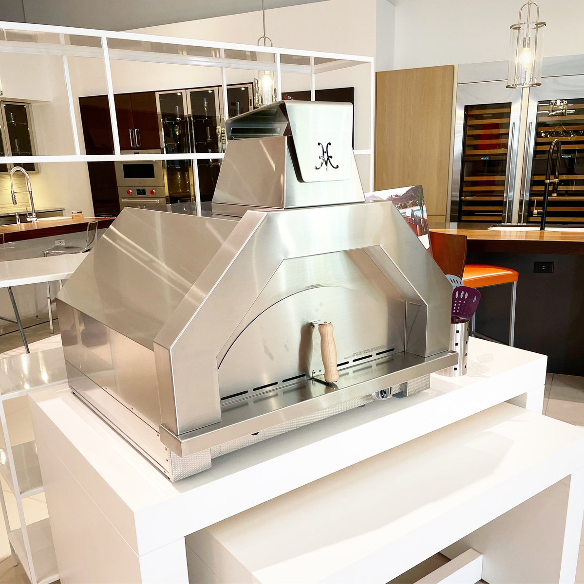 Hestan Campania outdoor pizza oven - now that sounds like a great addition to this grilling season!! 🔥 #HestanOutdoor #pizza