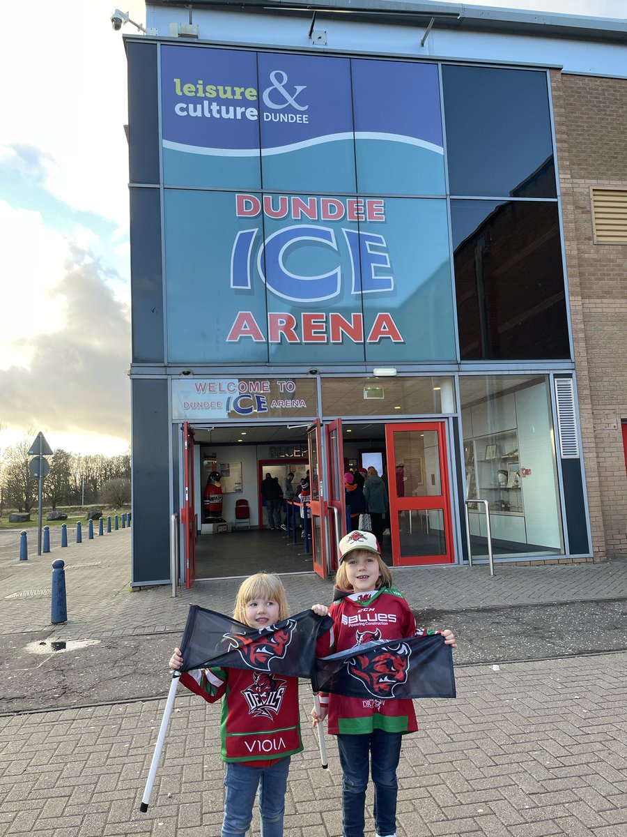 mrobbo24's tweet photo. This weekend, Max (aged 6) visited his 9th and 10th @officialEIHL rink to complete the full (current) set!

@mrs_robinson_16 and I did too but probably a little less impressive in your 30s!

Isobel (aged 4) needs Nottingham and Sheffield to complete hers.

@cardiffdevils https://t.co/bICsOLIoKe