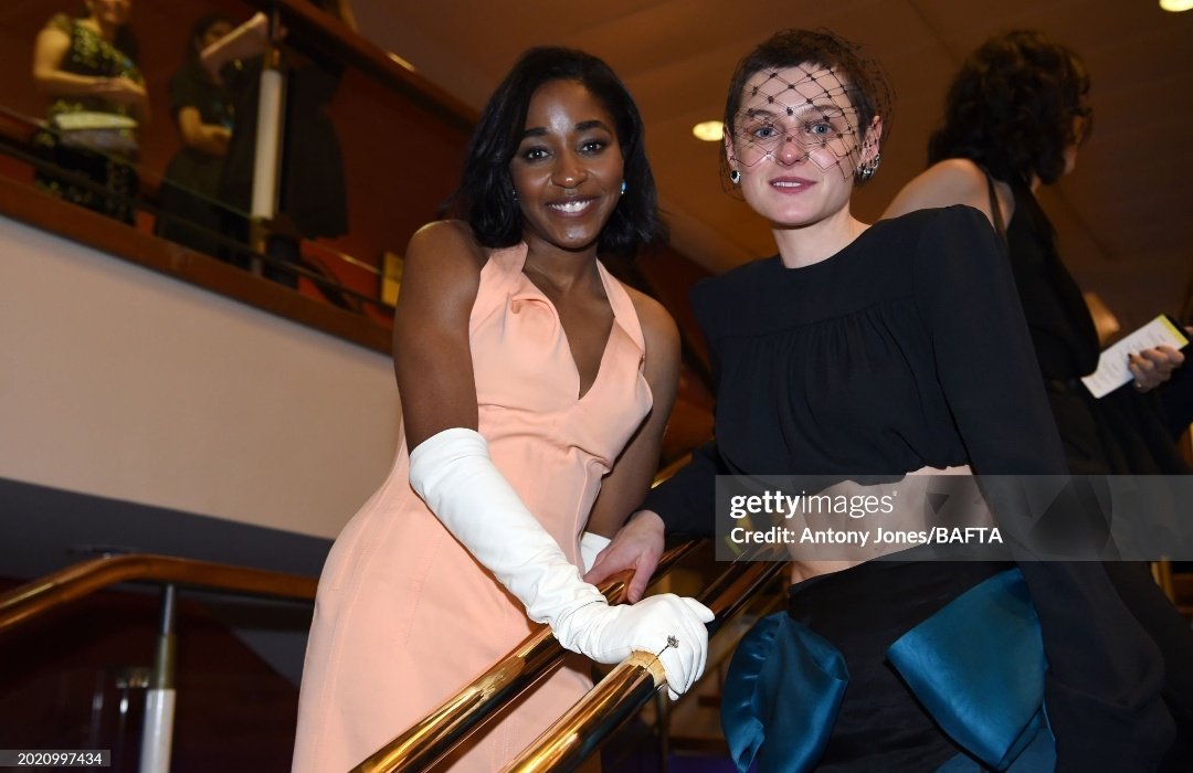 CorrinUpdates's tweet image. 📸 | Emma Corrin with Ayo Edebiri at the #BAFTAs !
