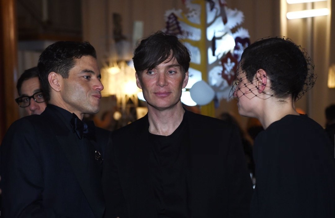CorrinUpdates's tweet image. 📸 | Emma Corrin with Cillian Murphy and Rami Malek at the #BAFTAs !