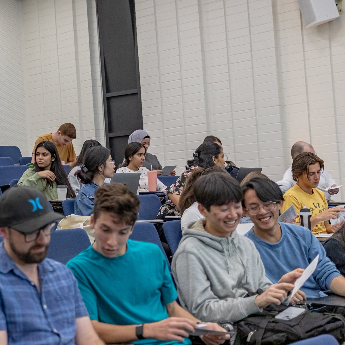 Look at all those happy faces! Thanks to all our local Community Pharmacists who have taken the time to write inspiring and motivational messages to welcome our first-year pharmacy students. Big thanks to @PharmGuildAus for supporting our students. #UniCBR @UCFacultyHealth