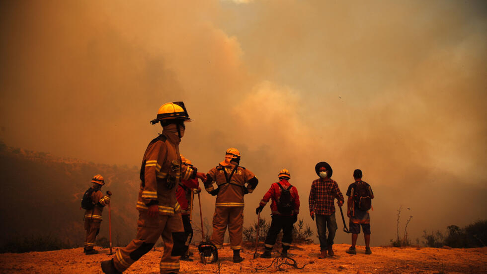 Aumentan a 133 las muertes por los incendios en Chile🔥🚒
 #ChileWildfires #ChileNews #ChileEmergency
👇👇👇

cadenalatam.com/2024/02/18/aum…