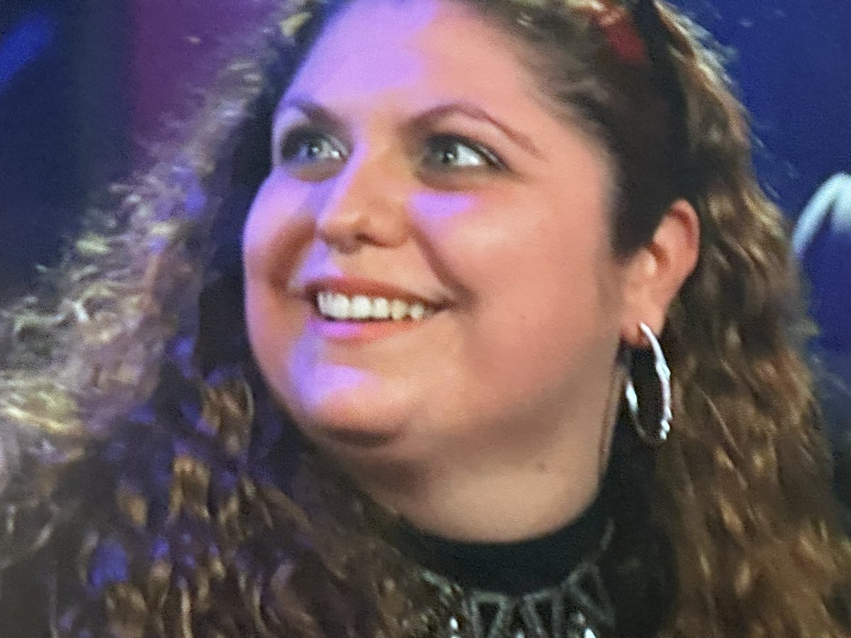 Cette chanteuse atteinte du spectre de l’autisme vient de faire une prestation parfaite avec des notes impeccable à l’émission La voix. Pourquoi aucun des juges ne s’est retourné? Stupéfait.