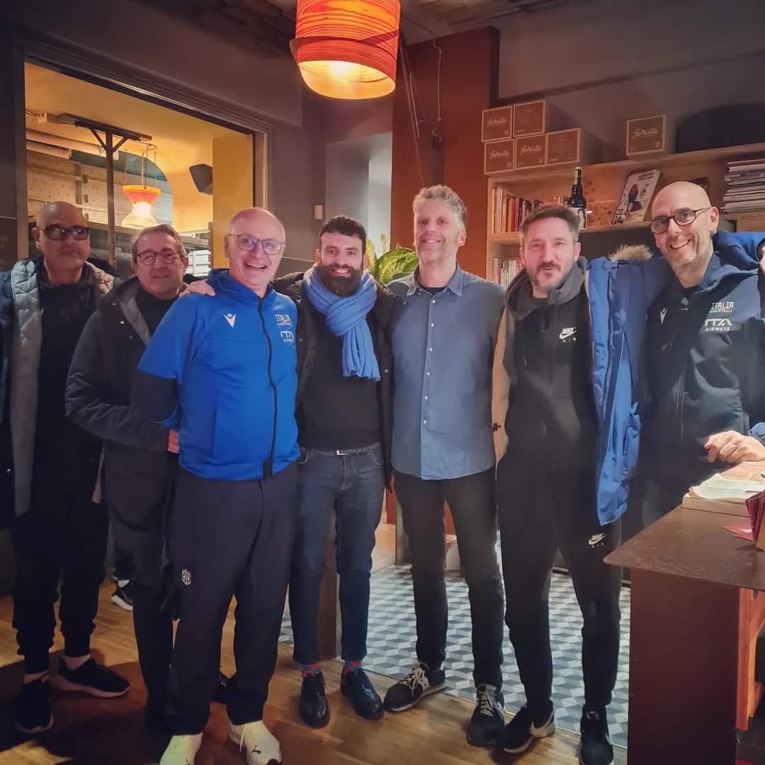 Grazie della visita <a href="/theoriginalpoz/">gianmarco pozzecco</a>  <a href="/edoardocasalone/">Edoardo Casalone</a> e tutto lo staff tecnico della nazionale di basket! E giovedì a Pesaro tutti a tifare Forza Italia! 🏀🏀🇮🇹🇮🇹 <a href="/Italbasket/">Italbasket</a>