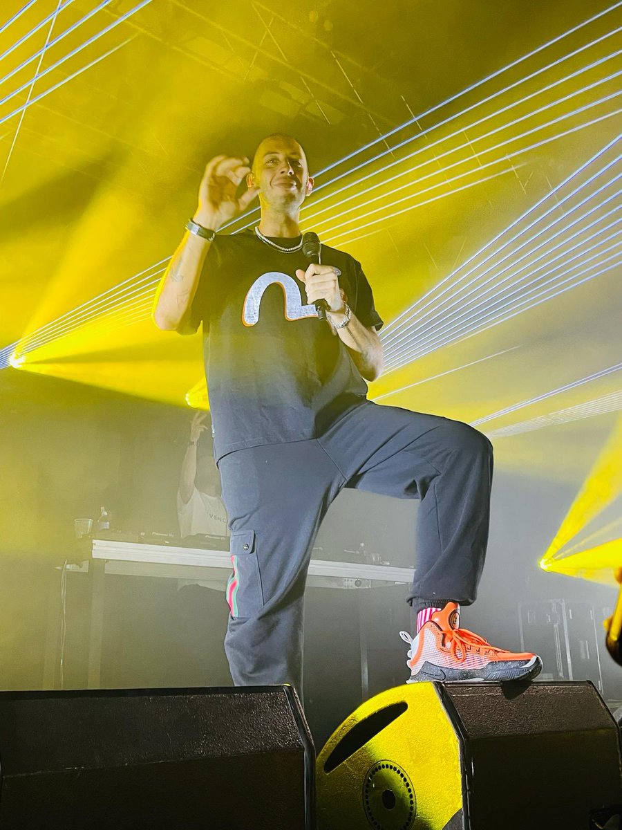 thatrowlandsboy's tweet photo. Even though he was full of man flu and his voice was shot to bits @example put on one hell of a show tonight as always. Now rest up EG and thanks again 😷 @lcr @UnionUEA #Norwich https://t.co/TTg9PWt5tV