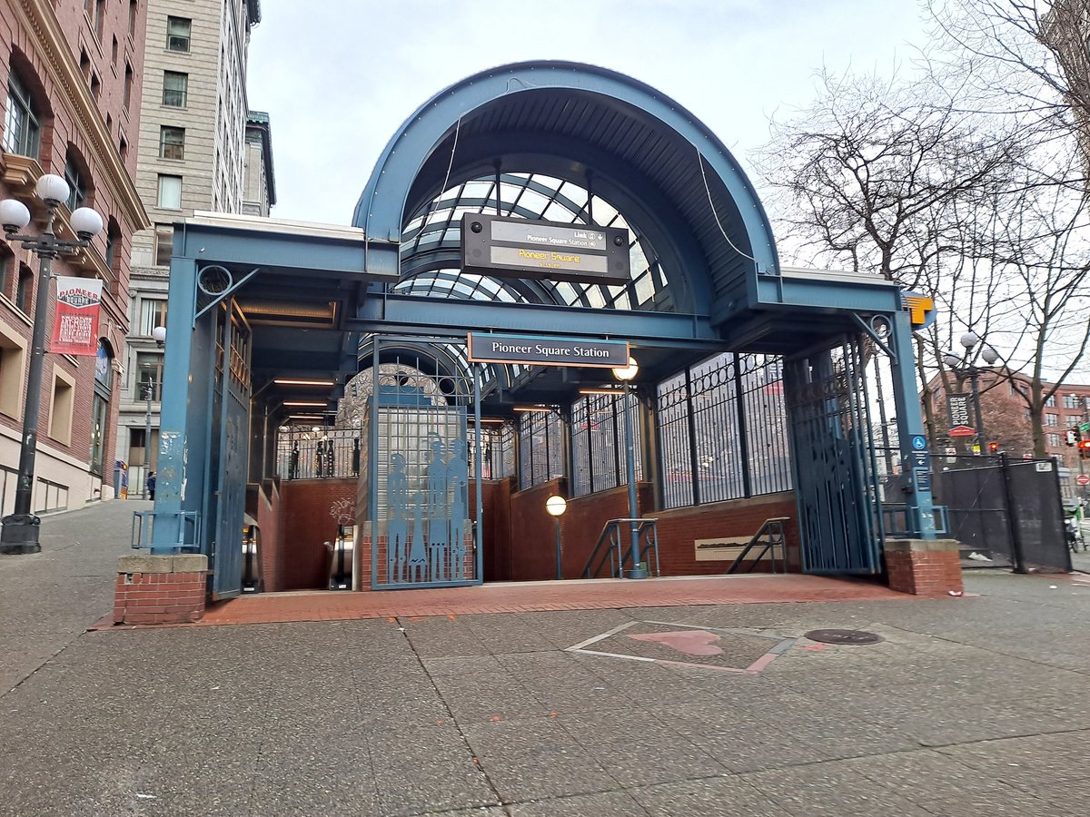 thehypercoyote's tweet photo. Okay transit nerds. What is your favorite transit station in your city? I'll go first. https://t.co/jEEbN6rsmH
