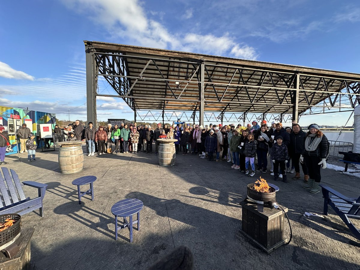 Fun day of ice skating at Thompson's Point this afternoon! Khmer Maine invited families and their kids out to the ice and to try some healthy Khmer food prepared by elders in our nutrition program! 

#khmerican #khmer #maine  #aapi #portlandmaine
