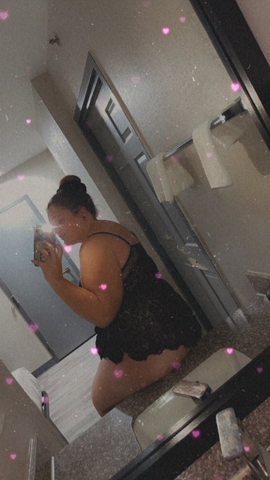 Ass for days 😩 https://t.co/uR69zsBQ7A