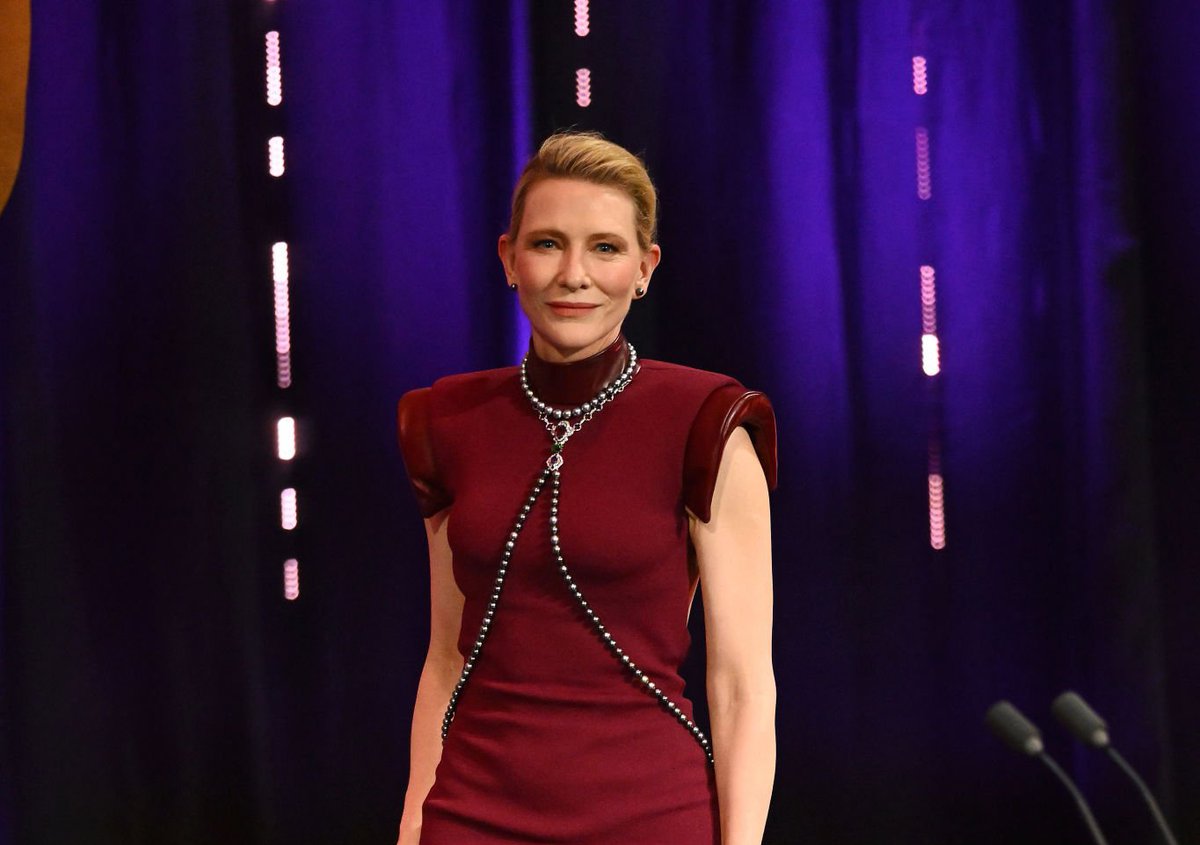 catesbabygirl's tweet photo. POV: Cate found you and looked at your camera to tease you with her eyes https://t.co/W4oVJEZJQp