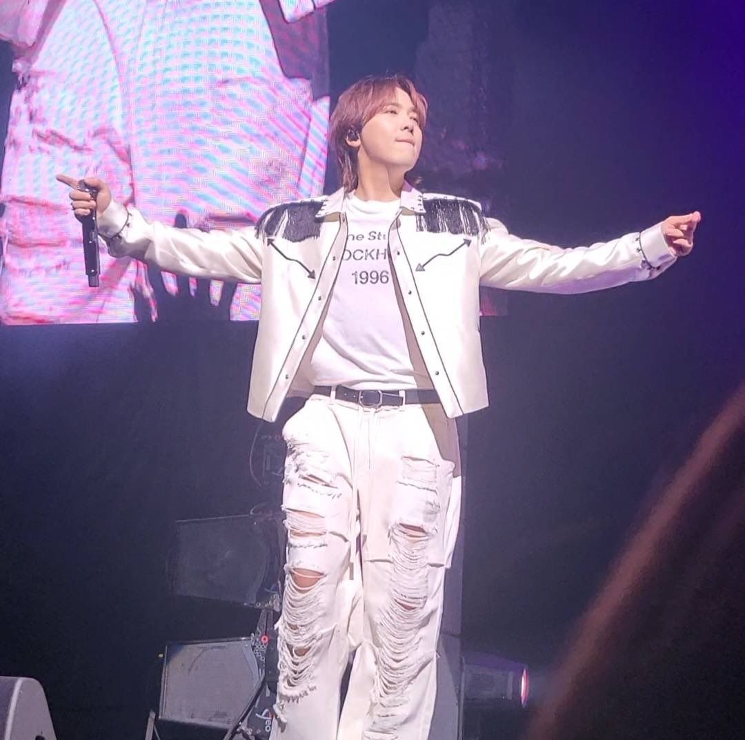 李洪基：大家花了很多錢來看我們吧？回去之後記得要健康、要幸福、要多賺點錢喔～

李在真：希望你們回家路上撿到錢

嗯！！！！！？？？？？？

#被偶像交代多賺點錢