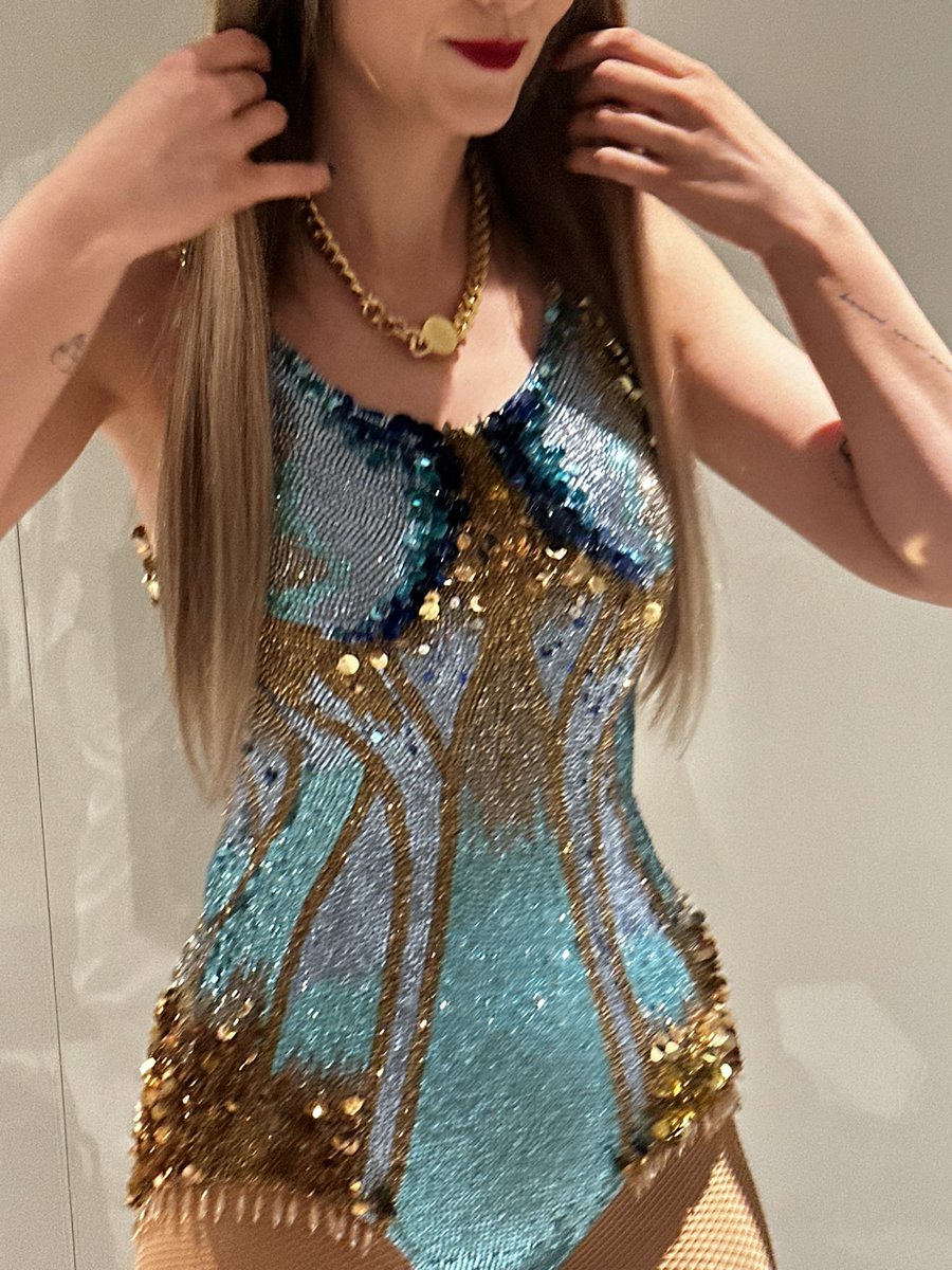 _leximx's tweet image. FRIDAY! I’m going to be sitting Section A8, Row F if you want to trade bracelets 🥹💗✨
#SydneyTSTheErasTour #TSTheErasTour