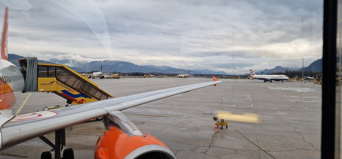 Went on a wonderful trip to Salzburg yesterday. Would highly recommend going, if not for the skiing, then just for the sights alone. Wowies.