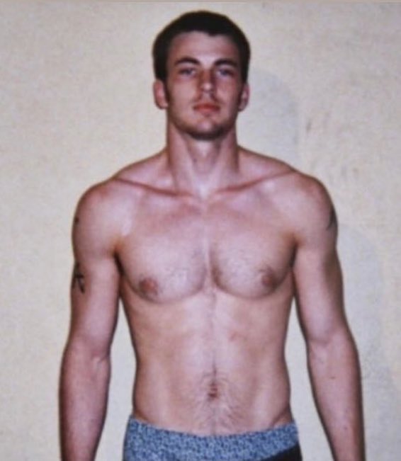 PopCulture2000s's tweet photo. chris evans https://t.co/c31JNs8KkG