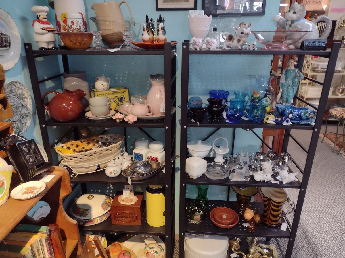 Brick_MoJo's tweet photo. Just like that, Vancouver vintage spot two is up and running at Reliques.
I'm going to actually pull this off. 🤣
#Exhaustion
#TrueLove
#JunkLife https://t.co/LLDYH8GX7P