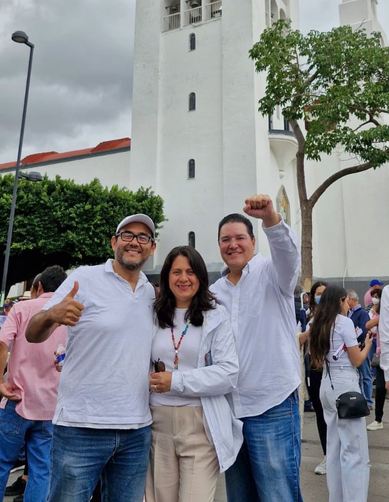 ¿Por qué marché?

Marché por ti y por mí. Sí, para defender nuestros derechos.

Marché por y con Gaby, porque juntos seguiremos construyendo nuestros sueños.

Marché por mis hijas, para quienes deseo un México en paz.

México, Chiapas y San Cristóbal merecen lo mejor de nosotros.