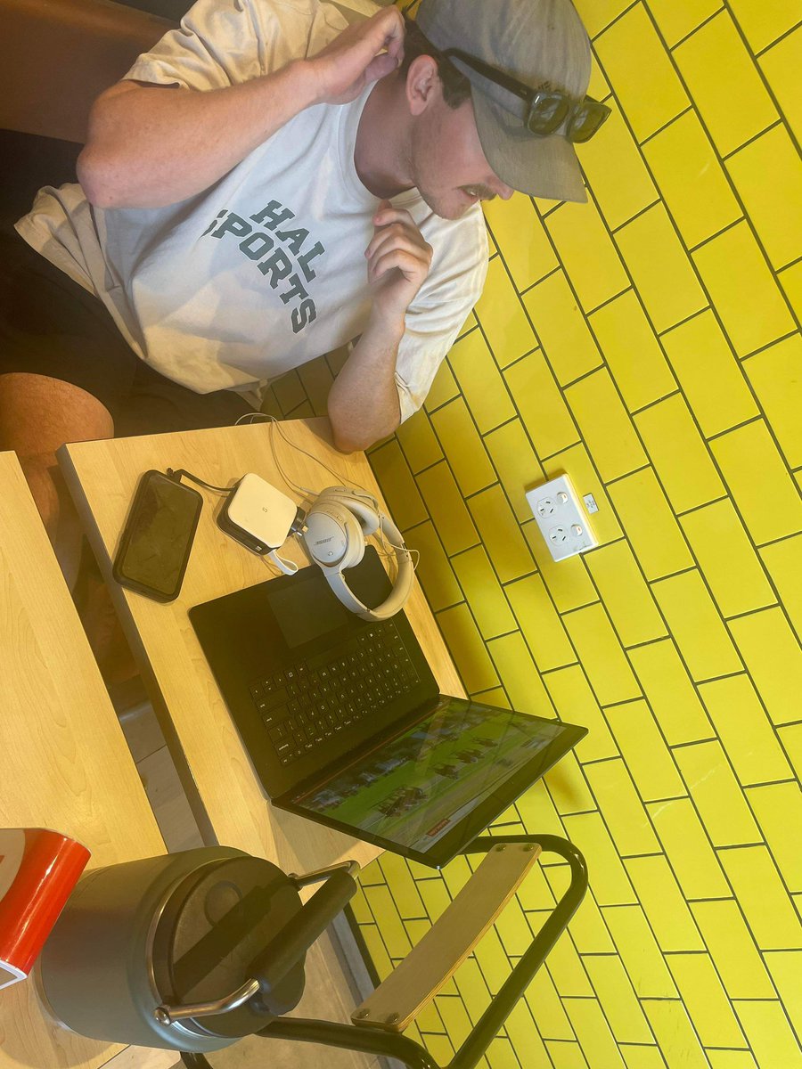 Lewis Davis tweet media