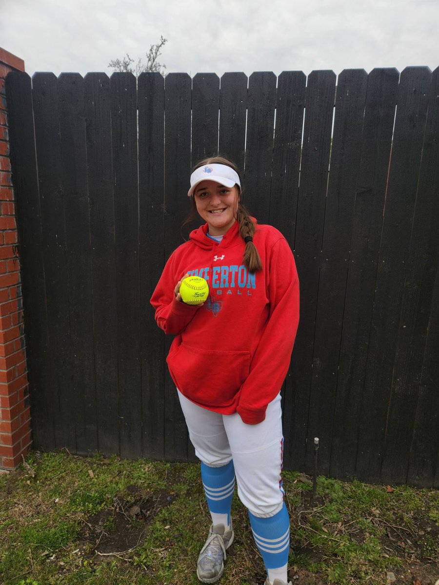 It was bombs away for some of our Shockers this weekend at high school tournaments! Congrats to <a href="/TErickson0121/">Tessa Erickson</a>,  <a href="/Bhebert2026/">Bella Hebert</a>, and <a href="/jaciramseyy/">jaci ramsey</a> for hitting 💣💣💣 this weekend! #GoShockers