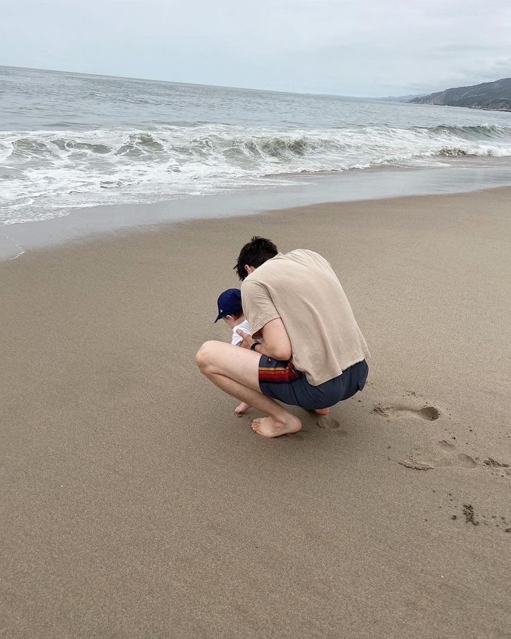 Feliz aniversário Ravizinho, seu irmãozão te ama bastante e vai sempre fazer de tudo pra te ver crescer feliz e bem. Somos inquietos iguais, espero que puxe pra mim 🫶