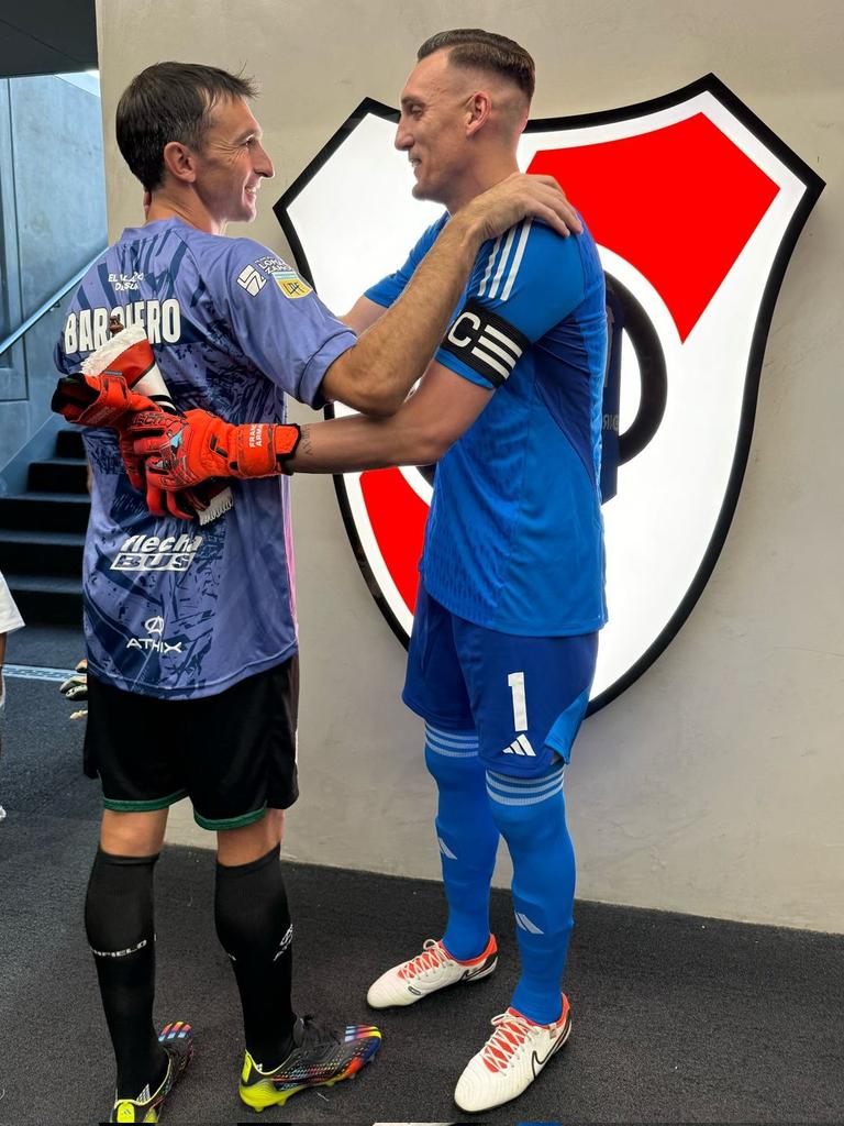 - Vos te cogiste a boca? 
* Si, vos?
- Yo tambien