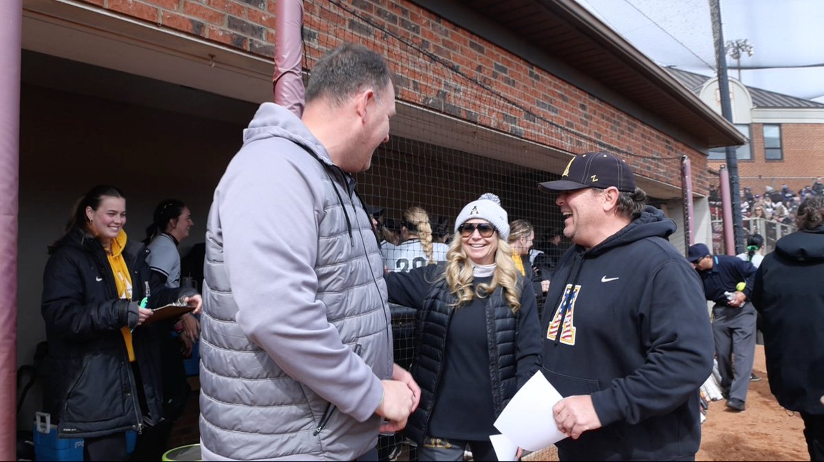 slis23's tweet photo. How cool is this!!!!! Shawn Clark gives our team a pre game speech and we win 15-0! Thanks to @coach_sclark and his wife for coming to watch us play in Rock Hill today! We appreciate your support! @AppStateSB @AppState_FB @appstatesports @YosefClub #FAMILY #Winnerswin https://t.co/QHxJTfzbVa